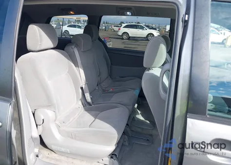 2005 Toyota Sienna Le z USA, uszkodzony, nr VIN 5TDZA23C75S321348